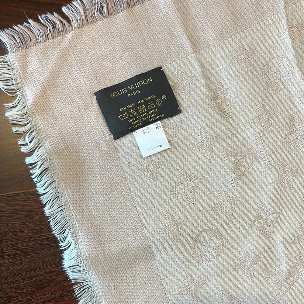 Louis Vuitton Elegant light pink Fringed Scarf - Picture 3 of 5
